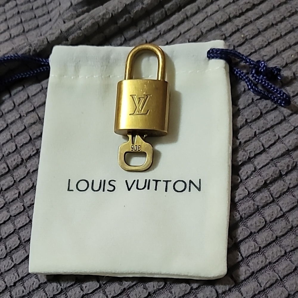 AUthentic Louis Vuitton Gold Padlock Key 306 & Pouch